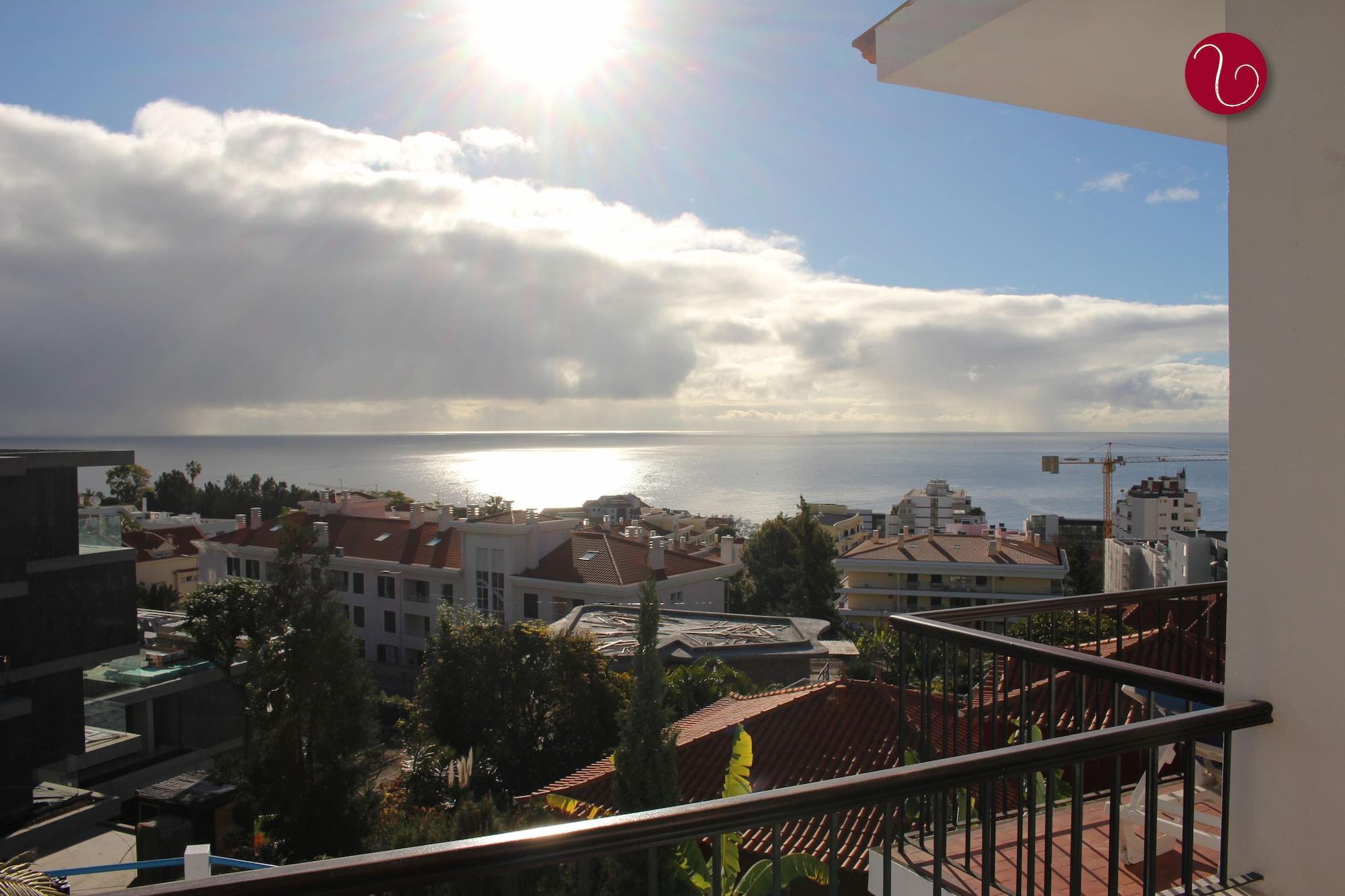 Guesthouse Vila Lusitania フンシャル エクステリア 写真